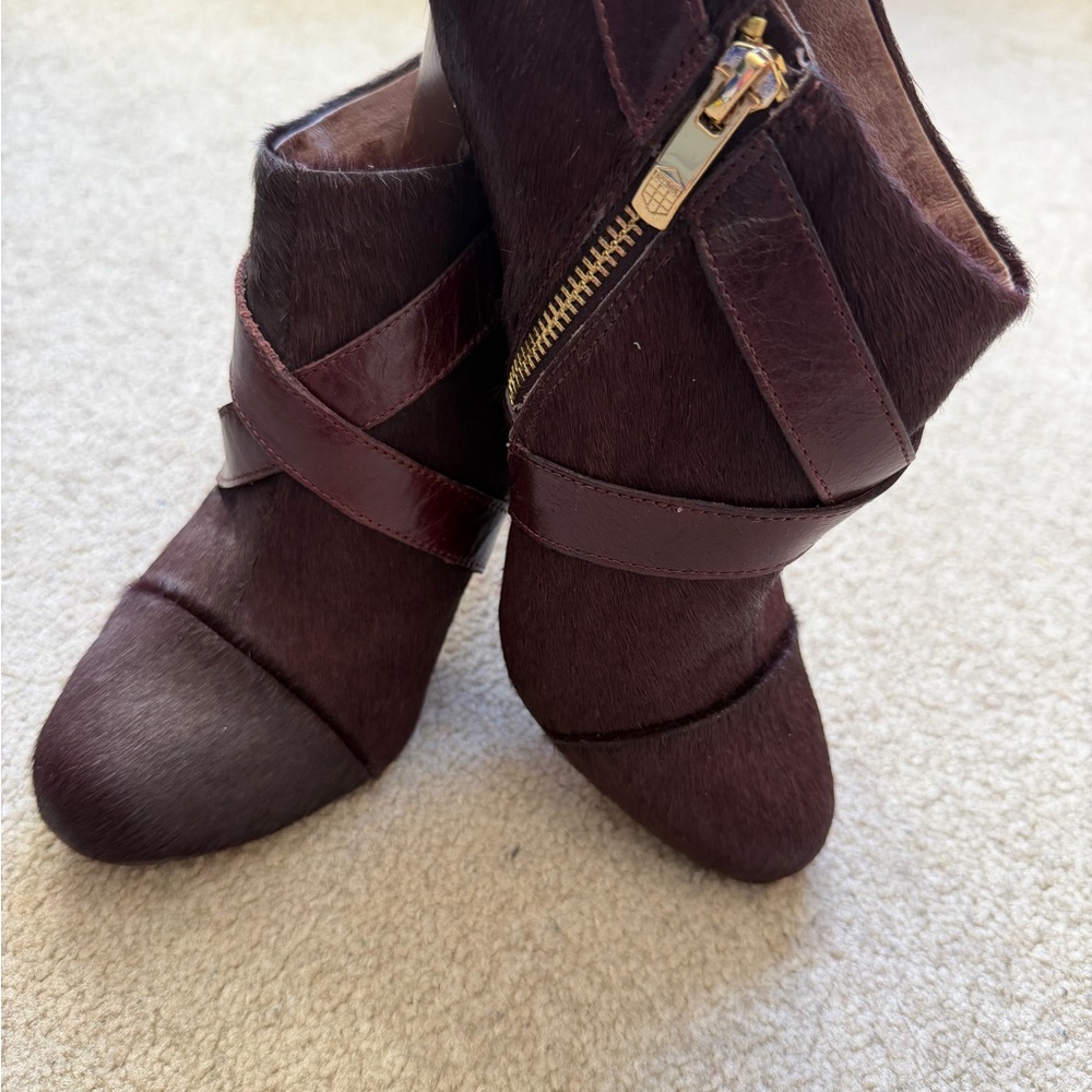 Vince Camuto Women’s 7.5 Burgundy Calf Hair Ankle Boots High Heel
